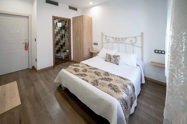 Double room with the bathroom at the back