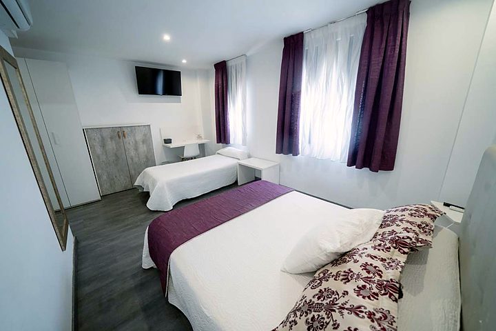 double room with an extra bed